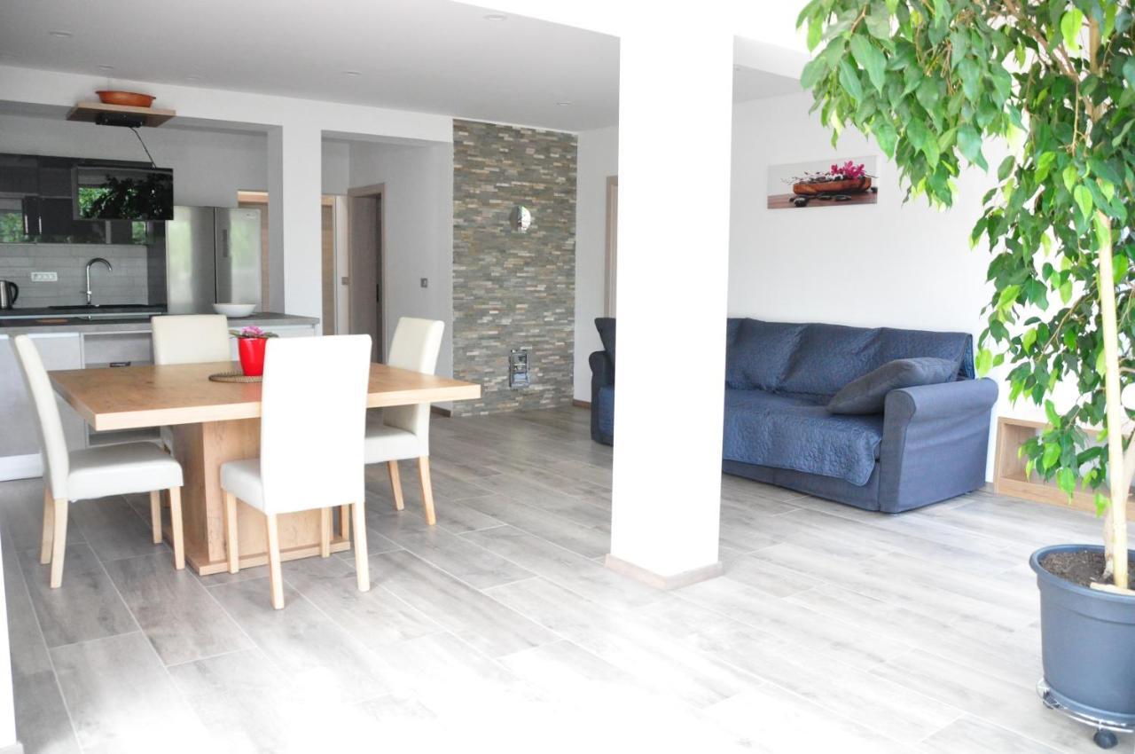 Apartment Cecil Izola Bagian luar foto